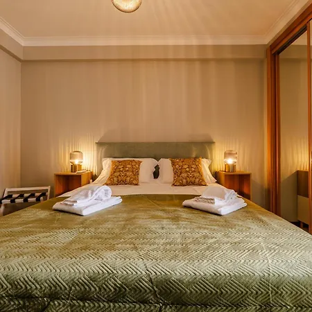 Daire Caldas Charm Getaway - Garden Terrace & Comfort