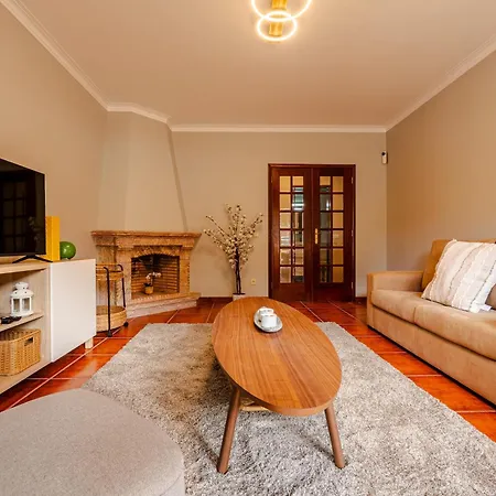 Διαμέρισμα Caldas Charm Getaway - Garden Terrace & Comfort *