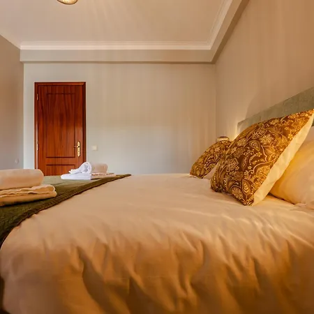 Διαμέρισμα Caldas Charm Getaway - Garden Terrace & Comfort